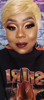 What are some examples of Y2K outfits?