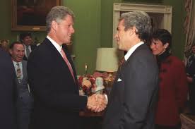 A key executive in an. Bill Clinton Und Jeffrey Epstein Was Dieses Foto Beweist Leute Bild De
