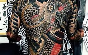 Tato yakuza terkeren, tato yakuza ikan koi, arti tato iblis, gambar tato yakuza di lengan, tato kakek tua penuh tato simbol yakuza ditangkap ternyata dia abstrak pemakaian tato pada anggota. Tato Simbol Keberanian Yakuza Merahputih