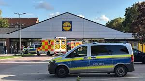 Frau in Ratzeburger Supermarkt mutmaßlich mit Stichwaffe tödlich verletzt — NDR.de