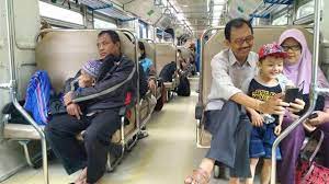 Mesti stress, bila kita cakap, anak tak nak ikut. Kisah Di Balik Potret Anak Peluk Ayah Di Kereta Yang Kini Viral