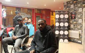 Pontoise Avec Leur Salon De Coiffure Ces Etudiants Ont Seduit Les Stars Du Foot Le Parisien