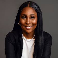 Frankie Flynn's Instagram, Twitter & Facebook