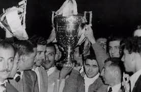 Foi assim que ficou conhecido aquele time do palmeiras, que conquistou cinco títulos importantes consecutivos naquela época: Palmeiras Campeao Da Copa Rio 1951 O Curioso Do Futebol