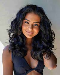 50 Best Medium Wavy Hairstyle Ideas of 2025