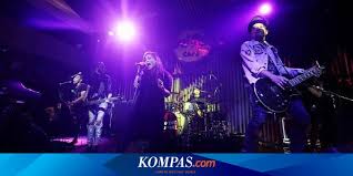 Choose and determine which version of jauh chords and guitar tabs by cokelat you can play. Rock N Roll Lirik Dan Chord Lagu Terbang Dari Kotak