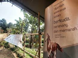 Kepada alloh pencipta kita bertauhid. Belajar Berkuda Dan Memanah Di Daarus Sunnah Males Mandi