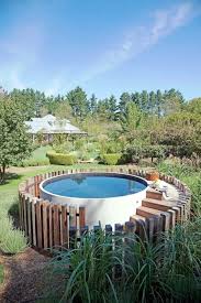 Stock Tank Pool Design Ideen Die Sie Auf Ihrem Haus Haben Konnen Stock Tank Auf De In 2020 Backyard Pool Landscaping Backyard Pool Stock Tank Swimming Pool