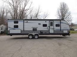 This coachmen catalina legacy edition 263rls offers rear living with plenty of conveniences such as a large kitchen sink, and a slide out for added space. 2019 Coachmen Catalina Legacy Edition 293qbck Repo Finder