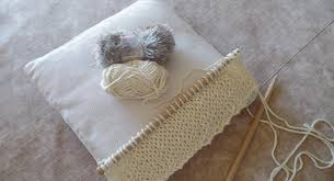 Como tejer una funda reversible para cojines o almohadas tejidos en crochet o ganchillo con dos cuadrados distintos en puntos relieves paso a paso en videos tutoriales de como tejer diferentes modelos de fundas para cojines y almohadas tejidos a mano en crochet, gancho o ganchillo paso. Como Hacer Cojines Decorativos De Otono Para El Hogar Tu Hogar Mexico