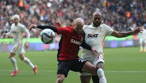 Gaziantep fk und galatasaray standen sich in der 30. Ngti5aqubr083m