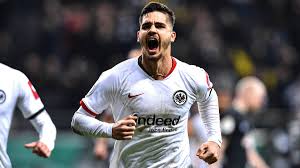 Andre silva glänzte mit zwei toren für die eintracht in salzburg. Offiziell Eintracht Frankfurt Kauft Ausgeliehenen Sturmer Andre Silva Sportbuzzer De