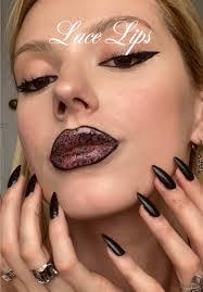 Danielle Shine's Instagram, Twitter & Facebook