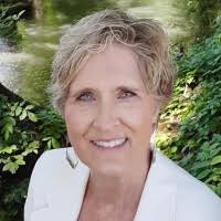 Kari Roper's Instagram, Twitter & Facebook