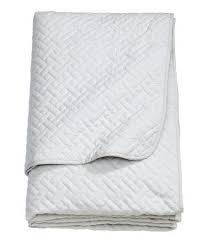 Light Gray Quilted Bedspread In Woven Cotton Fabric With Polyester Padding Quilted Bedspreads Apartment Accessories Bed Spreads