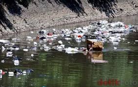 Loncat ke navigasi loncat ke pencarian. Buset Tiap Hari Sampah Seluas 7 Lapangan Bola Masuk Ke Sungai Ciliwung