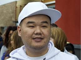 Shoppers brave snarled traffic to get deals at Tanger grand opening