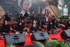 Kalau di indonesia punya hari kartini, setiap negara di dunia juga punya caranya sendiri lho untuk memperingati hari perempuan. Jakarta Pusat Pemerintah Kota Administrasi