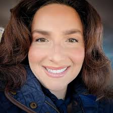 Quick question. If Magic Kingdom opens at 9am. And we have a reservation  for Cinderella's Royal Table Breakfast at 9:35 am. How early should we get  to the park to make sure