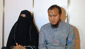 Lama menghilang dari publik, mantan istri caisar putra aditya atau caesar yks, indadari, kembali hadir dengan sebuah pengakuan. 2 Hari Puasa Di Prancis Ini Godaan Terbesar Indadari Dan Caesar