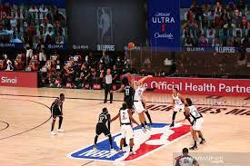 Dibandingkan sepak bola yang membutuhkan 22 orang dan lapangan yang luas, bola basket umumnya hanya membutuhkan 10 pemain dan lapangan yang lebih kecil agar permainan bisa berlangsung. Hasil Pertandingan Bola Basket Nba Antara News