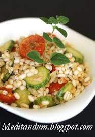 L Orzo Perlato E Un Ottimo Sostituto Del Riso Per La Preparazione Di Insalate Estive Ha Una Cottura Rapida E Un Chicco Che Pasti Italiani Ricette Ricette Orzo
