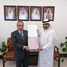 Bahrain Works سعادة وزير الاشغال وشؤون البلديات والتخطيط العمراني المهندس عصام بن عبد الله خلف يتسلم النسخة الأولى من التقرير السنوي لشؤون Lab Coat Photo Coat