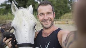 La replay n'est malheureusement plus disponible. L Amour Est Dans Le Pre Qu Est Ce Que Le Syndrome De Cadasil Dont Souffre Mathieu Cnews