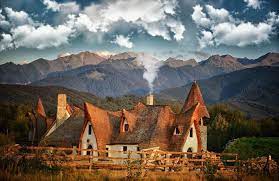 După recomandarea noastră, din aproape de castelul de lut valea zânelor cele mai bune cazări se găsesc la: Fairy Tales Are Real In Castelul De Lut Valea Zanelor