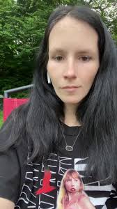 Laura (Taylor's Version) ོ (@laura.edgar)