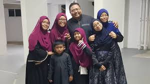 Semoga tetap diberikan kesehatan dan keselamatan. 25 Kartun Keluarga Muslim Bahagia Gambar Kartun Ku