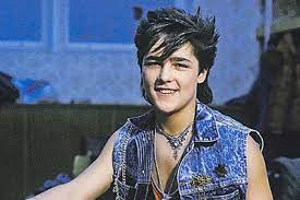 Солисты — юрий шатунов (основной солист), константин пахомов и андрей разин (с 1988 года — руководитель группы), музыкальный руководитель — композитор сергей кузнецов, с 1989 года — композитор. Yurij Shatunov Biografiya Informaciya Lichnaya Zhizn Foto Video