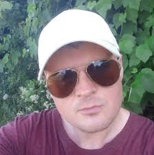 Last night at the Chateau Marmont was so special. Every Smiler in the room  was handpicked, and it meant the world to hear you all singing along to new  and unreleased music.