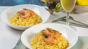 Basta davvero poco per creare uno strepitoso risotto ai gamberetti. Risotto Zafferano Gamberi E Peperoni Un Risotto Di Pesce Per La Vigilia