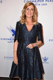 See dagmar gabriele woehrl pictures and inspire yourself from the latest fashion and style trends, including dagmar gabriele woehrl wearing leather pants, leather dress, leather skirt, leather jacket and more. Dagmar Wohrl Frauen Trauen Sich Oft Nicht Ihren Traum Zu Leben Gala De