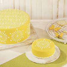 Sie eignen sich für die verzierung vom milschaum, von kuchen, von pudding genauso wie für die verwendung als sprühschablone oder zum anbringen von farbmarkierungen. Birkmann Mandala Torten Schablonen Set Kuchen Schablone Tortenschablone Kuchendekoration Kunststoff 29 Cm 450288