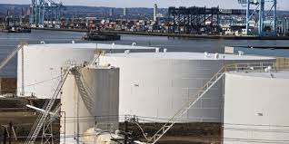 Dilansir dari kemenlu.go.id, penandatanganan ini sebagai kelanjutan kerja sama antara pertamina dan rosneft dalam proyek pembangunan dan pengoperasian kilang minyak baru yang terintegrasi dengan kompleks petrokimia (new grass root refinery and petrochemical/ngrr) di kabupaten tuban, jawa timur. Proyek Kilang Tuban Dan Bontang Bakal Serap 1 300 Insinyur Merdeka Com