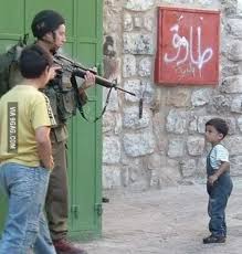 Nuestro mensaje es evite colocarse abajo de un árbol y buscar otro refugio, es mejor mojarse mientras llegaba otro destino que pasar esta situación. Jorge Tabja S On Twitter Fuerza Hombres Y Mujeres Palestinos Su Valentia Es Un Ejemplo Para La Humanidad