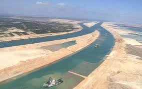 Suezský průplav v egyptě zablokovala v úterý obří nákladní loď, která najela na jihu průplavu na mělčinu. Egypt To Pay Yields On Suez Canal Certificates In September Mubasher Info