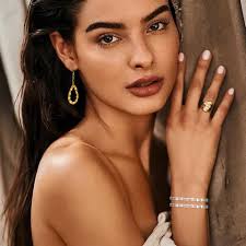 Amazon.com: PH PandaHall 160pcs Half Tila Beads, Synthetic Hematite Flat  Craft Beads 2 Hole Beads 4.5x2x2.5mm Frosted Japanese Loose Spacer Bead for  DIY Stackable Jewelry Bracelet Making, Golden/Silver : Arts, Crafts &