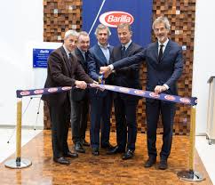 2013 yılında barilla'nın reklamının sadece klasik aile yi kullanacağını ve bizim için kutsal aile kavramının şirketin temel değerlerinden. Barilla Celebrates Grand Opening Of New Region Americas Headquarters