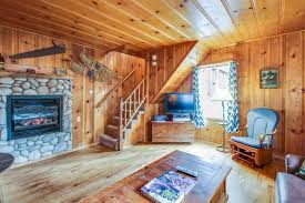 Cabin in lake tahoe check out desigedecors.com to get more inspiration #interiordesign #cozyplace #rustic #homedecoration 9 Cozy South Lake Tahoe Cabins To Rent For Your Ski Trip