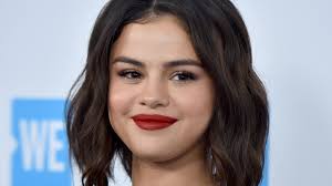 Selena gomez pictures and favorite hairstyles! Selena Gomez Debuts Long Hair On Instagram Photos Allure
