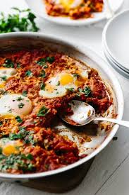 Shakshuka Is An Easy Healthy Breakfast Recipe In Israel And Other Parts Of The Middle East And North Shakshuka Recipes Shakshuka Traditional Shakshuka Recipe