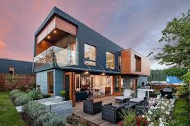The roof can be flat or shallow pitched, often with great overhangs. The Greatest 17 Contemporary House Designs That Will Leave You Breathless