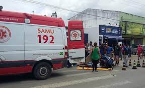O jovem foi transportado por uma ambulância do inem para o hospital de braga, segundo. Adolescente E Atropelado Por Moto Ao Atravessar Faixa Em Ipiau