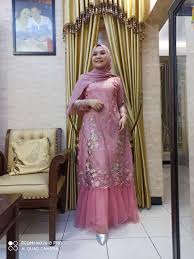 Entdecke rezepte, einrichtungsideen, stilinterpretationen und andere ideen zum ausprobieren. Baju Gamis Pesta Elegan