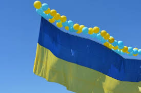 В україні відзначають день державного прапора. Ukrayinski Vijskovi Zapustili Na Doneck Velicheznij Sino Zhovtij Prapor Video Novinarnya
