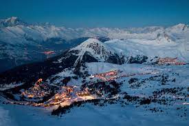 It's possible to travel from here across half a dozen valleys to the outskirts of villaroger at the far end of the les arcs. Paradiski Les Arcs Peisey Vallendry La Plagne Ski Holiday Reviews Skiing