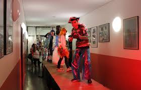 52, 51065 köln, almanya adres. Herder Gymnasium In Koln Buchheim Schuler Stellen Kunst Und Mode In Klassenraumen Vor Kolner Stadt Anzeiger